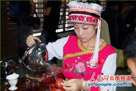 首届新生代普洱茶高端品鉴会暨2011年深圳普洱茶文化周在深圳举行