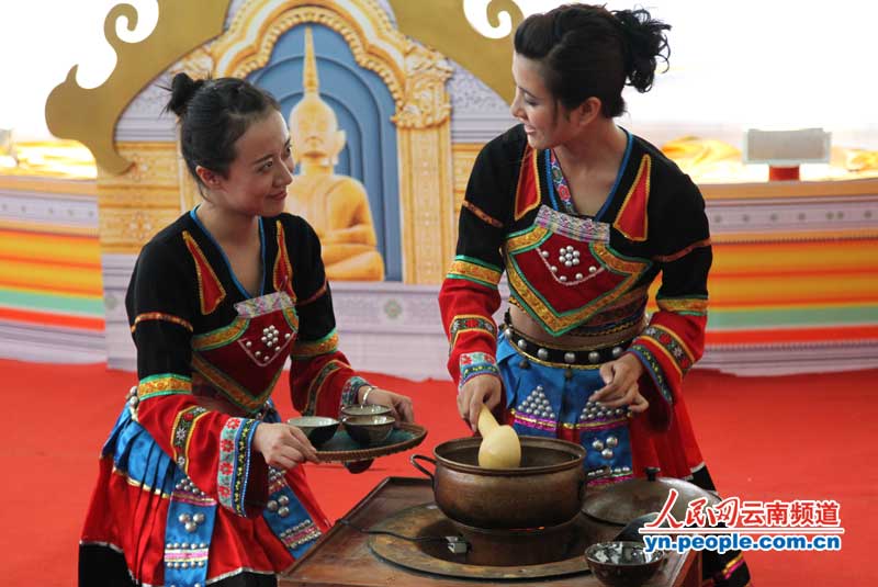 第七届中国云南普洱茶国际博览交易会开幕 500多家茶企参展