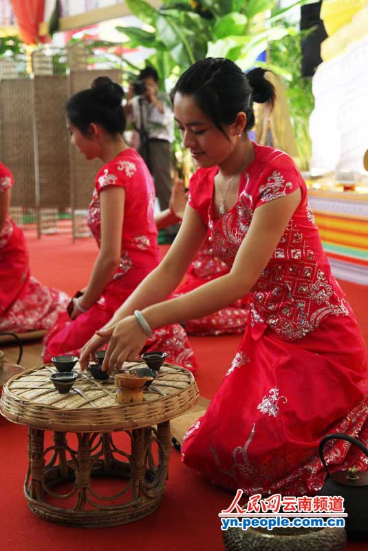 第七届中国云南普洱茶国际博览交易会开幕 500多家茶企参展